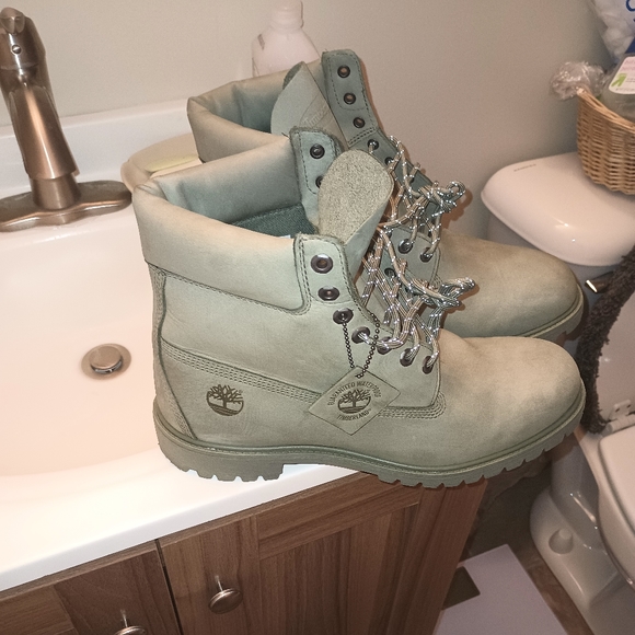Size 12 men Green Timberland boots and lugz boots free with purchase - Picture 2 of 15
